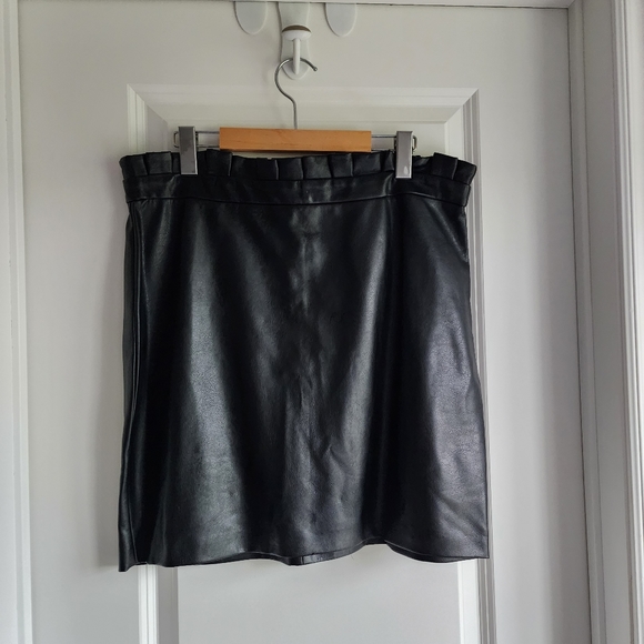NWOT River Island size 12 faux leather mini skirt - Picture 1 of 4